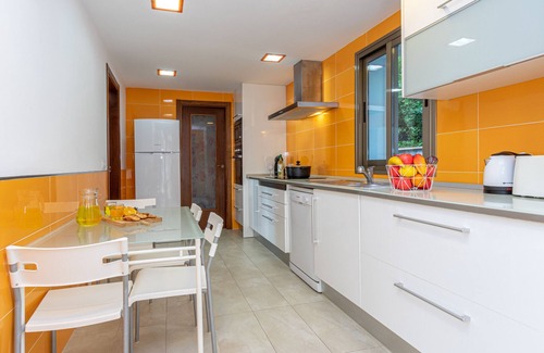 Alcanada Ski Chalet | Alcanada B By home villas 360