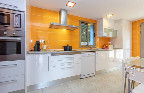Alcanada Ski Chalet | Alcanada B By home villas 360