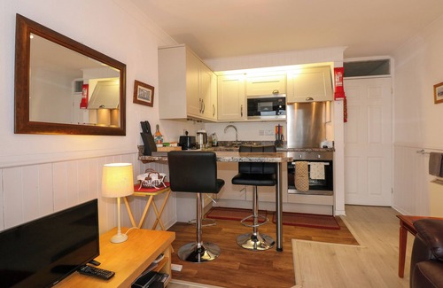 Porthmadog Cottage | ALDENA, romantic, with a garden in Porthmadog