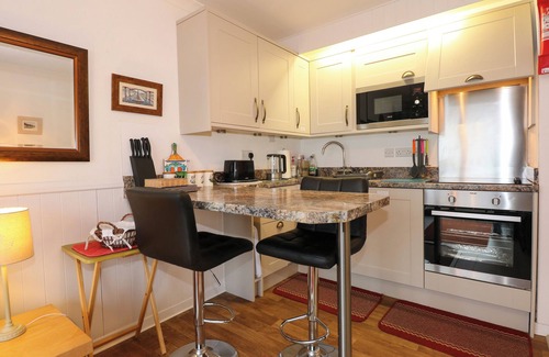 Porthmadog Cottage | ALDENA, romantic, with a garden in Porthmadog