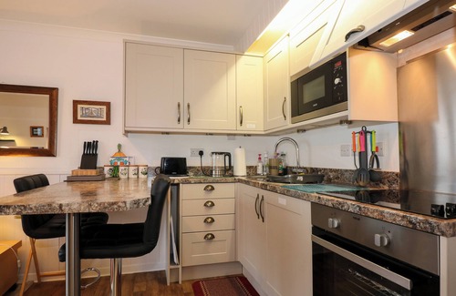 Porthmadog Cottage | ALDENA, romantic, with a garden in Porthmadog