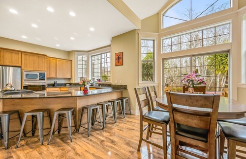 Otis House | Alder Breeze ~Secluded w/spa and lake views~