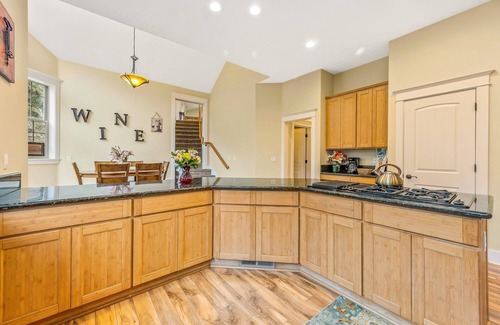 Otis House | Alder Breeze ~Secluded w/spa and lake views~