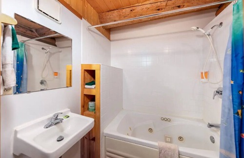 Stevenson Cabin | Alder Cabin at Wilder and Pine Riverside Cabins
