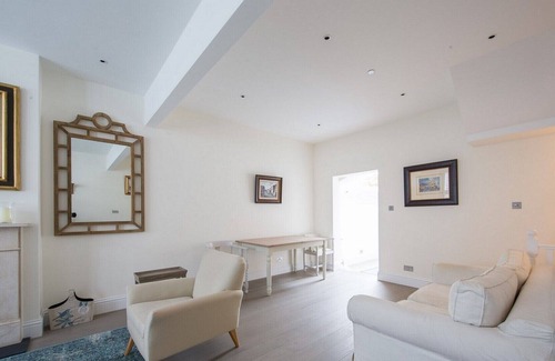 Fulham Apartment | Alderville Road | Pro-Managed