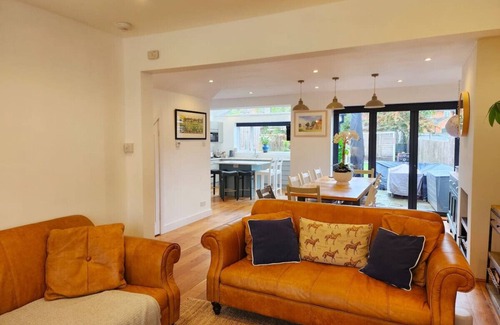 Oxford House | Aldrich Villa, 5-Bed Luxury House, Oxford, Parking