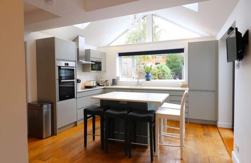 Oxford House | Aldrich Villa, 5-Bed Luxury House, Oxford, Parking