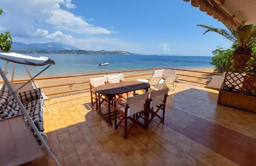 Kefalonia Apartment | Alekos Beach Houses-Waters Edge