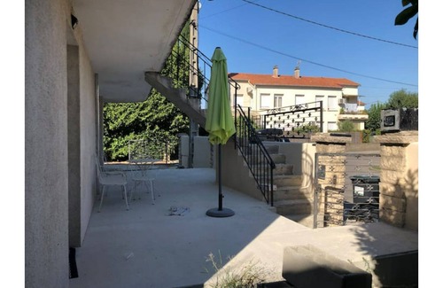 Ales Apartment | ALES T4 furnished +garden + parking.