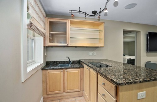 Douglas House | Alex`s Pool House Private Pool & Hot Tub Centrally Located in the Saugatuck