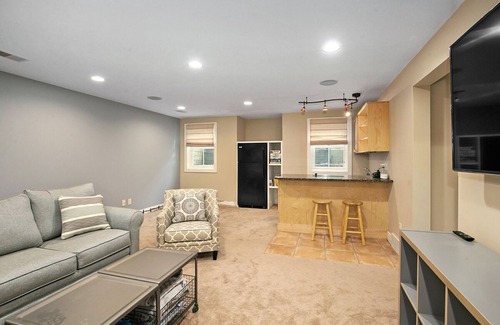 Douglas House | Alex`s Pool House Private Pool & Hot Tub Centrally Located in the Saugatuck