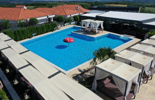 Mladenovac Apartment | Alexander Resort