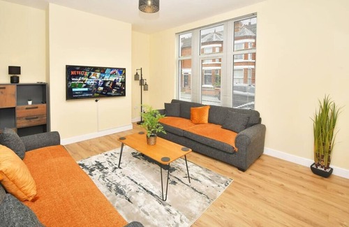 Crewe House | Alexandra Terrace by YourStays