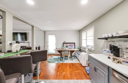 Mount Vernon Cottage | Alexandria, Mt Vernon Home by Hikes, Bikes & Sites