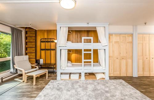 Alyeska Hotel | Aleyska East Condo 210