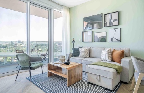 Bur Dubai Apartment | ALFA World Trade Centre Dubai 1BR, MAX Metro Station