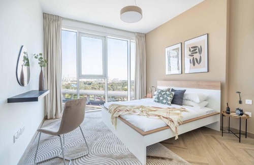 Bur Dubai Apartment | ALFA World Trade Centre Dubai 1BR, MAX Metro Station