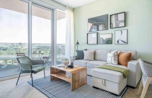 Bur Dubai Apartment | ALFA World Trade Centre Dubai 1BR, MAX Metro Station