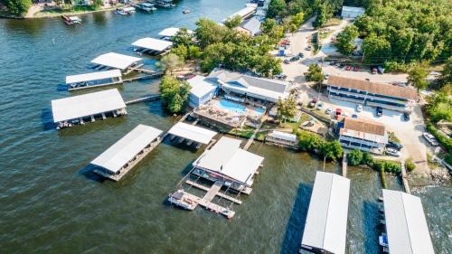 Lake Ozark Hotel | Alhonna Resort