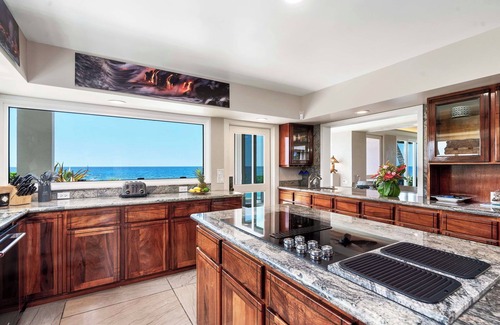 Kailua-Kona House | Ali'i Point #9: Lavish Oceanfront Home w/Pool & Spa- Relax & Watch the Waves