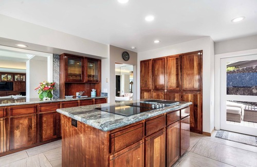 Kailua-Kona House | Ali'i Point #9: Lavish Oceanfront Home w/Pool & Spa- Relax & Watch the Waves