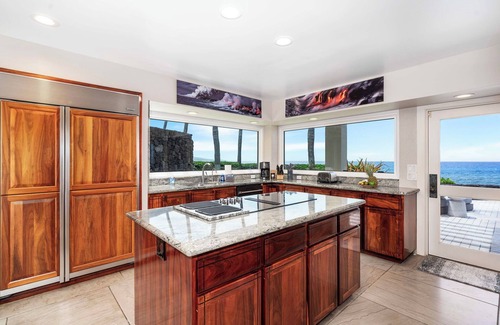 Kailua-Kona House | Ali'i Point #9: Lavish Oceanfront Home w/Pool & Spa- Relax & Watch the Waves