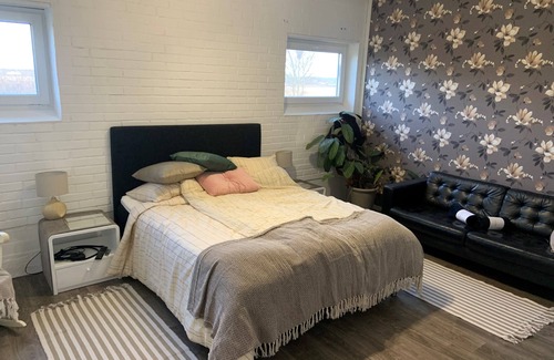 Loderup Bed & Breakfast | Alingsgård B&B - Spabad, bastu, gym, behandlingar & padelbana