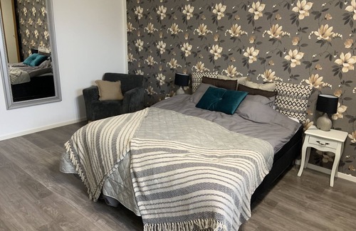 Loderup Bed & Breakfast | Alingsgård B&B - Spabad, bastu, gym, behandlingar & padelbana