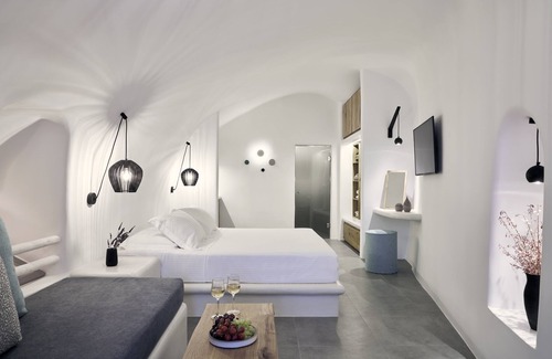 Oia House | Alisaris Caves