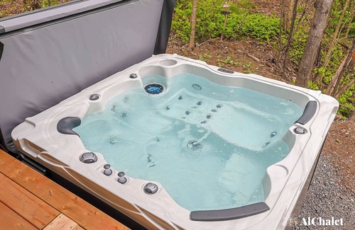 Pont-Rouge Ski Chalet | Alize Cozy Nature Escape with Spa Domaine Grand Portneuf