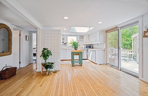 Newbury House | All Decked Out | Grill | 5 Min Walk to Beach | A/C