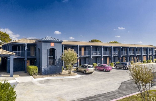 St. Johns Apartment | All Inclusive Studio that can sleep up to 4 people! Pool, Gym & Laundry onsite.