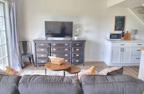 Table Rock Condo | All New; Clean and Gorgeous in Branson! Fish from resort, golf view!