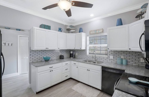 Bonita Shores House | All New, Huge Pool, Hot Tub, Game Room, Tiki Bar, Sleeps 20