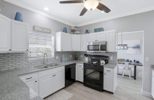 Bonita Shores House | All New, Huge Pool, Hot Tub, Game Room, Tiki Bar, Sleeps 20