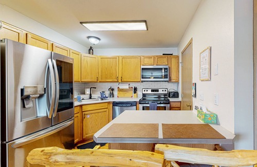 Big Sky Condo | All-season condo with mtn views - walk to ski lifts - near golf