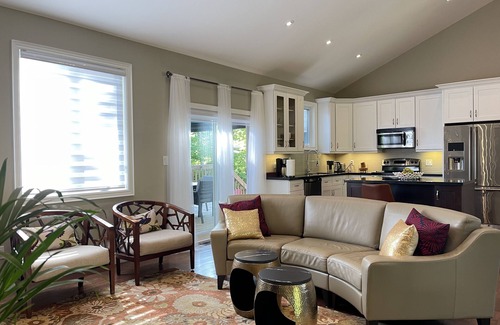 Tiny House | All season house, for family get away, with hot tub, children friendly beaches