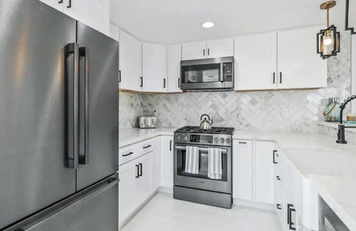 Balboa Peninsula House | All Suite 3bd/3bth Balboa Pier/Beach & Newport Harbor Views