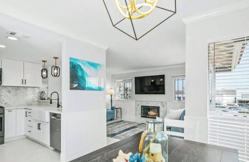 Balboa Peninsula House | All Suite 3bd/3bth Balboa Pier/Beach & Newport Harbor Views