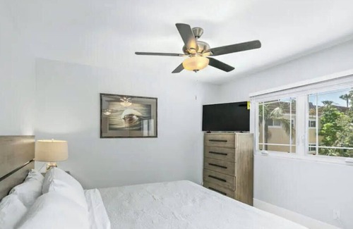 Balboa Peninsula House | All Suite 3bd/3bth Balboa Pier/Beach & Newport Harbor Views