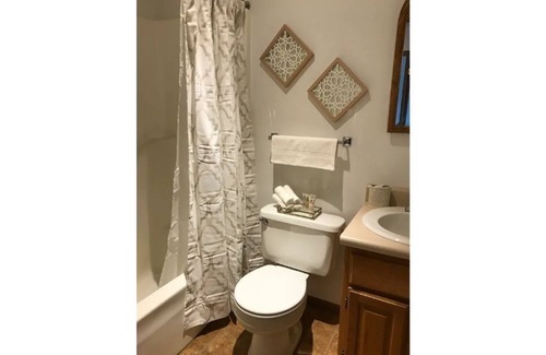 Lawrence Apartment | All the comforts of home in Central Lawrence
