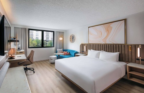 Flagami Hotel | All the Comforts of Home! Free Airport Shuttle, Near South Beach, Pets Allowed!