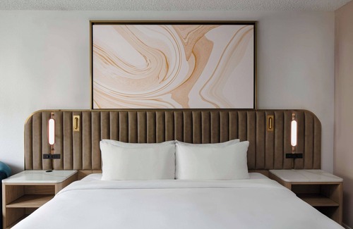 Flagami Hotel | All the Comforts of Home! Free Airport Shuttle, Near South Beach, Pets Allowed!