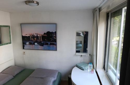 Amsterdam East Bed & Breakfast | All you need, a comfy place