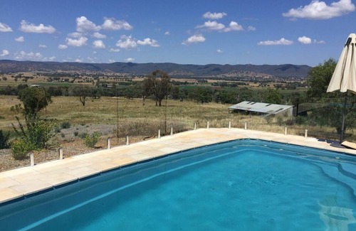 Mount Frome House | Allambie Poolside Elegance in Mudgee Countryside