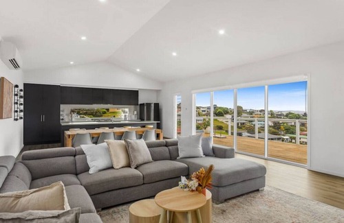 Encounter Bay House | "Allawah"- meaning to sit, or stay a while