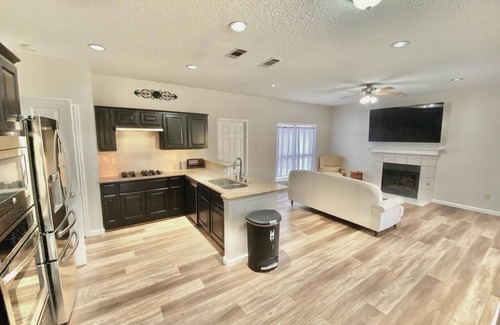 Allen House | Allen Oasis Pool Hot Tub Game Room & Yard