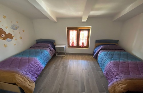 Porto Ceresio Apartment | Alloggio Confortevole con 2 Camere da Letto 1 Bagno Ampia Cucina Open Space