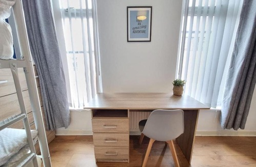 Liverpool House | Alluring and hospitable chamber