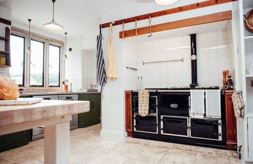 Blandford Saint Mary House | ALMER MANOR LUXURY DORSET COUNTRY ESTATE. SLEEPS UP TO 22,HOT TUB, TENNIS COURTS